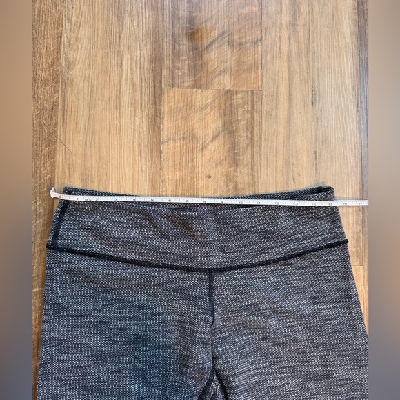 Lululemon Dark Grey Heather Knee Capri Length Leggings - Picture 2 of 9
